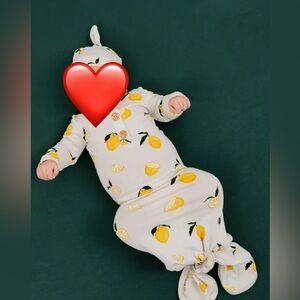 Kyte BABY knotted gown with matching hat in lemon print